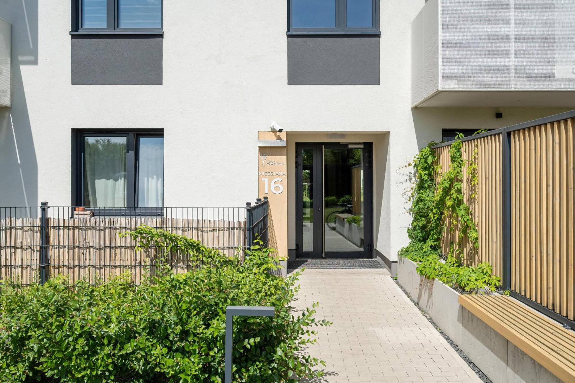 Miedziana Bright Apartment With Balcony And Parking Wroclaw By Noclegi Renters Exterior foto